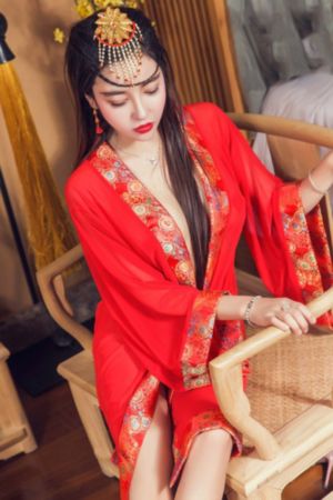 裸体瑜伽老师一线天_超清完整视频观看